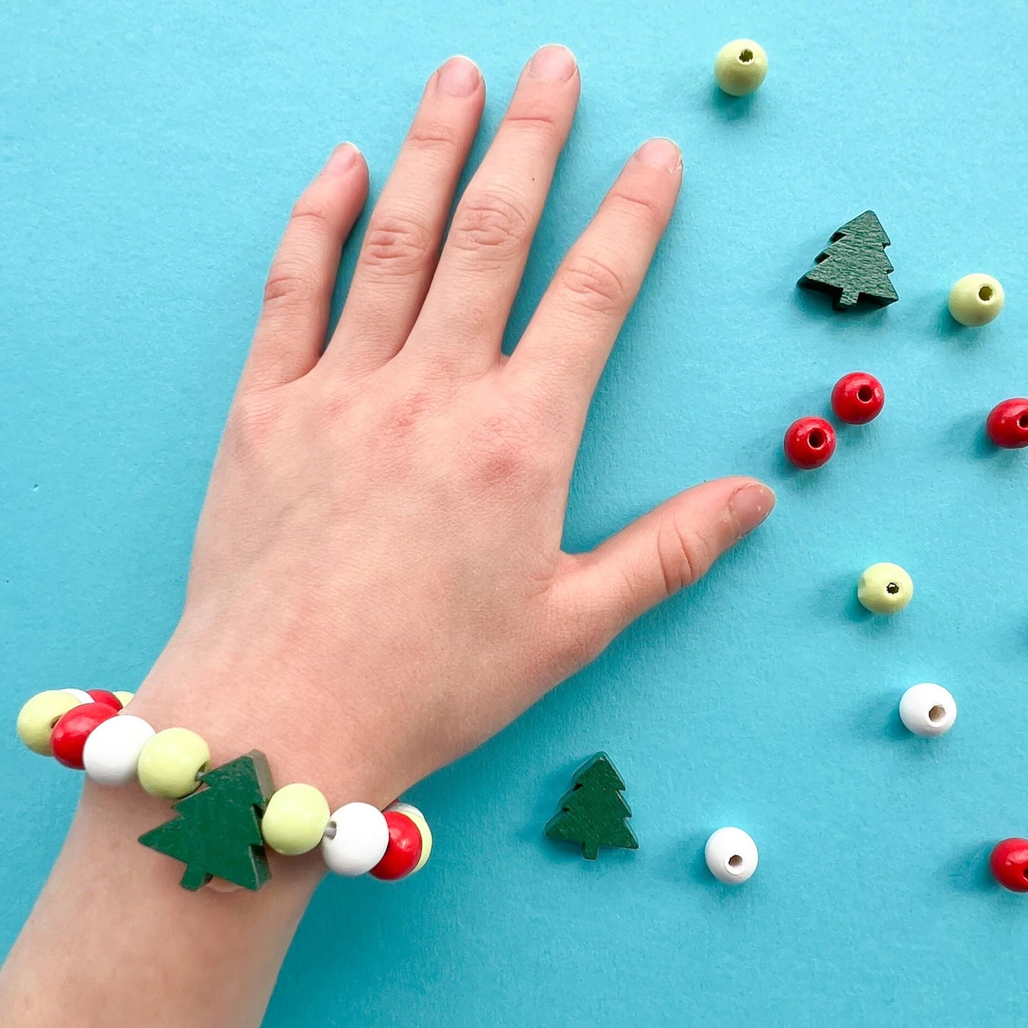 DIY Christmas Tree Bracelet