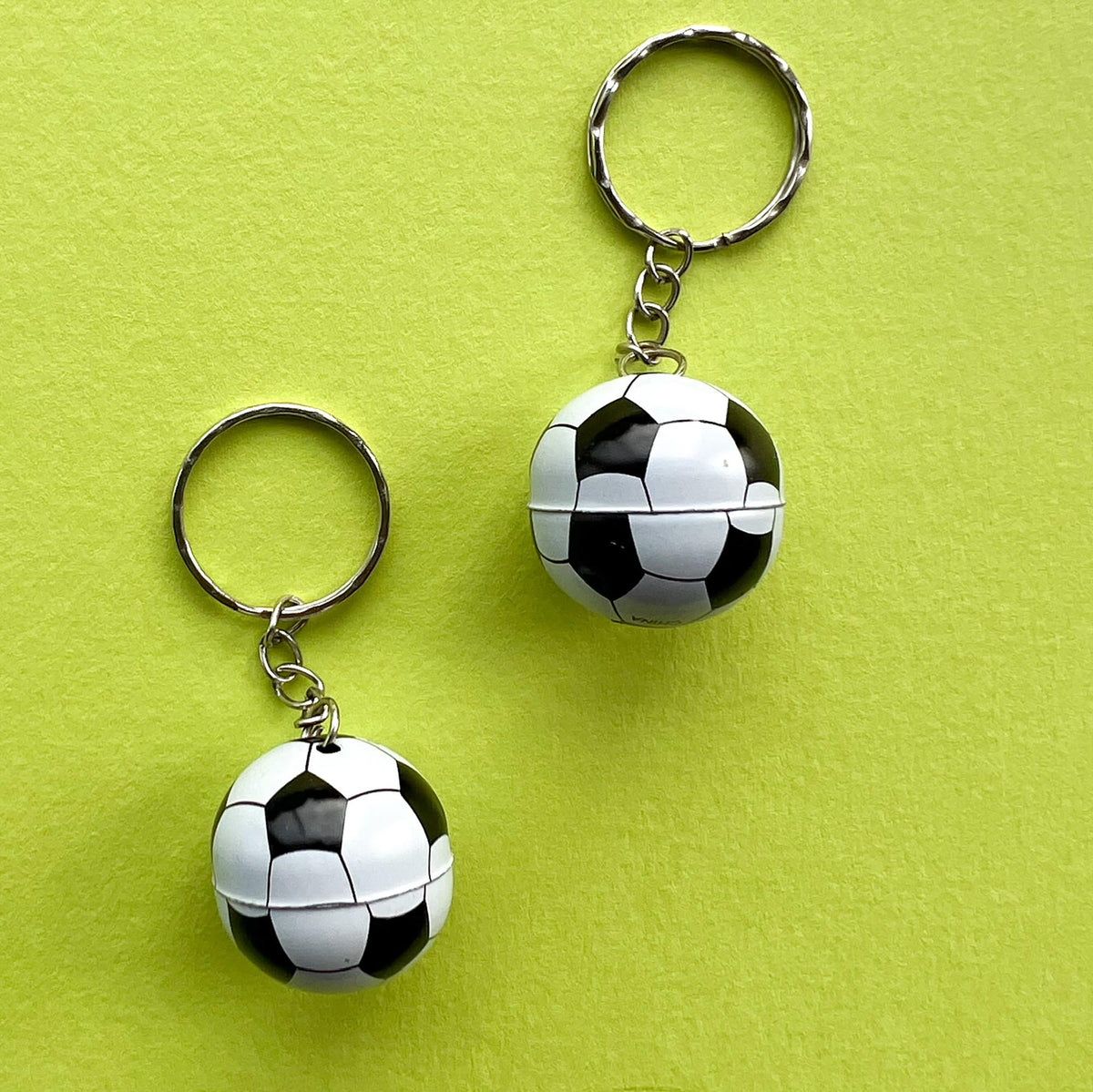KB554 party bag component – Football Keyring